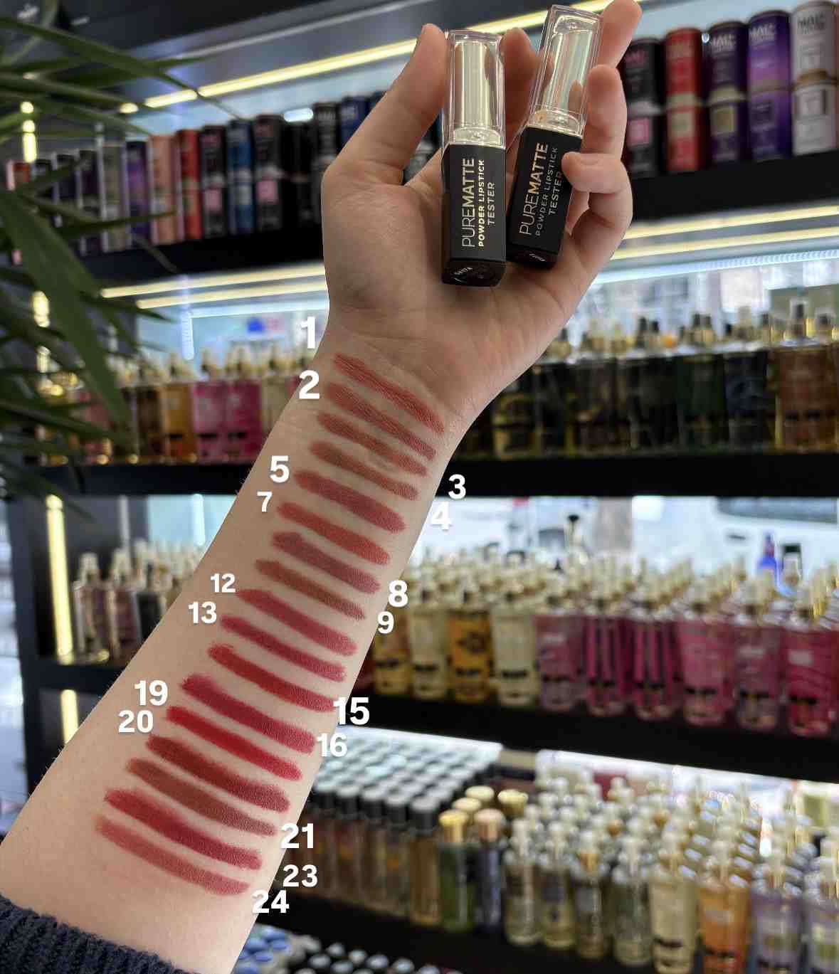 رژ لب های پودری گلدن رز با رنگبندی کامل - گالری دلربا