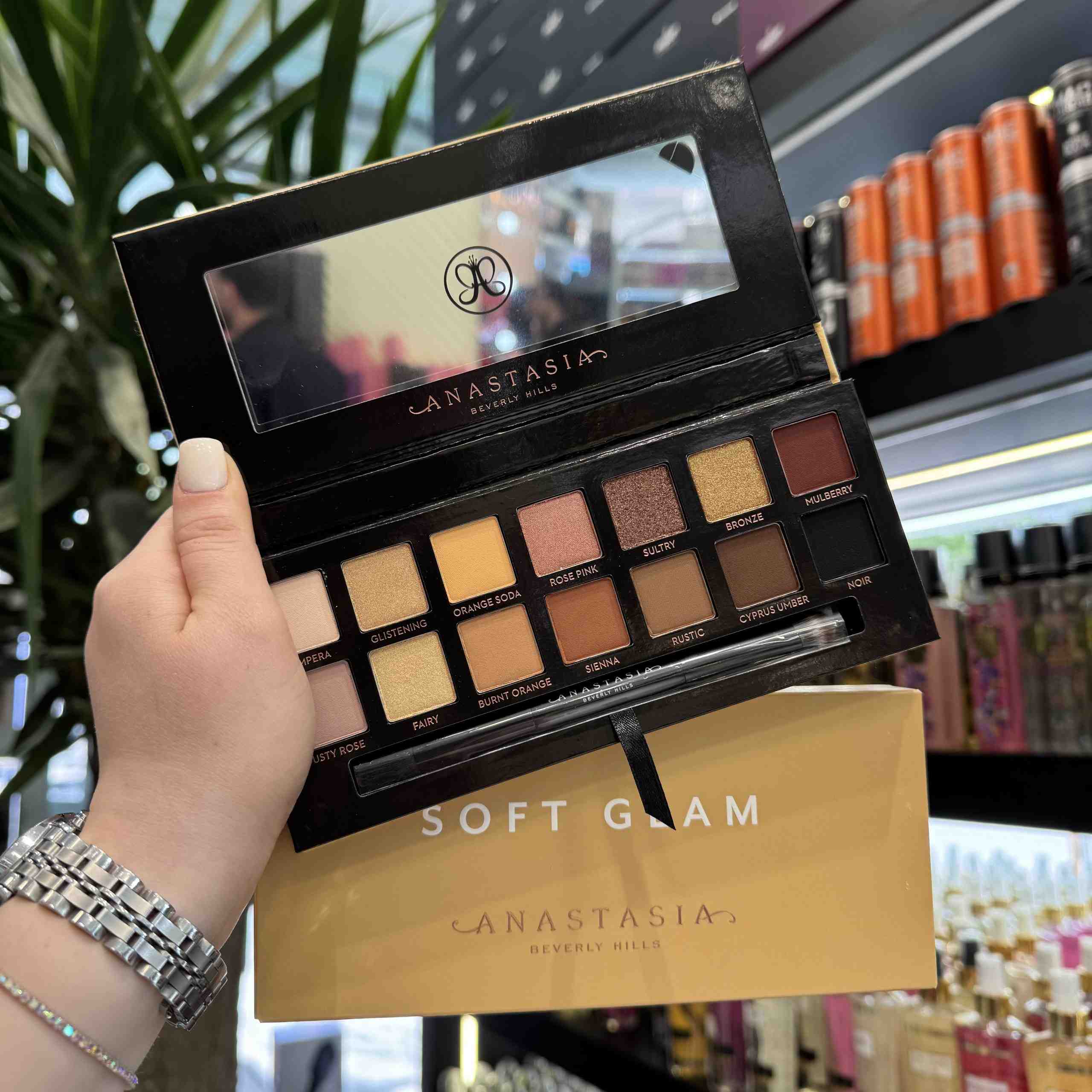 پالت سایه Soft Glam آناستازیا - گالری دلربا
