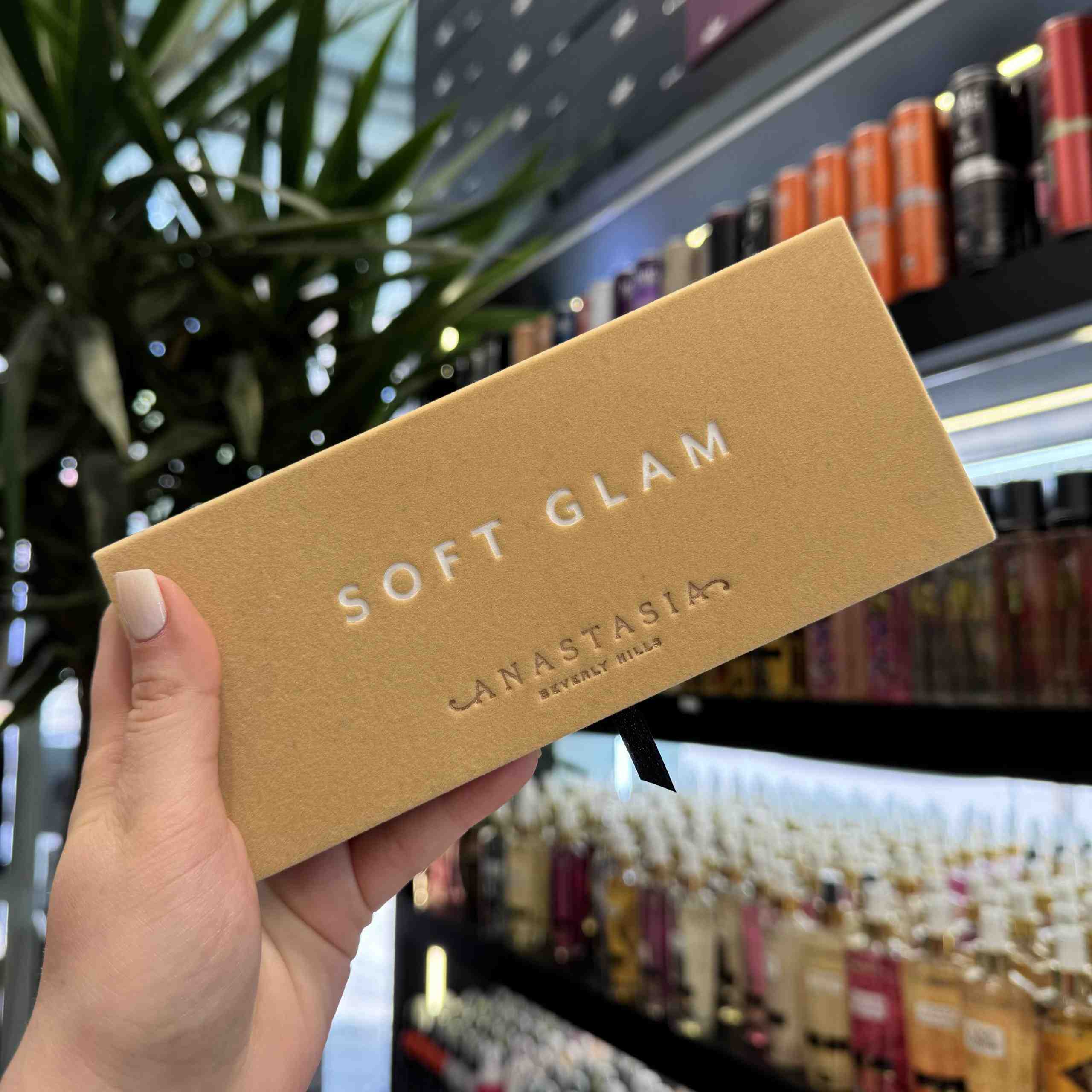پالت سایه Soft Glam آناستازیا - گالری دلربا