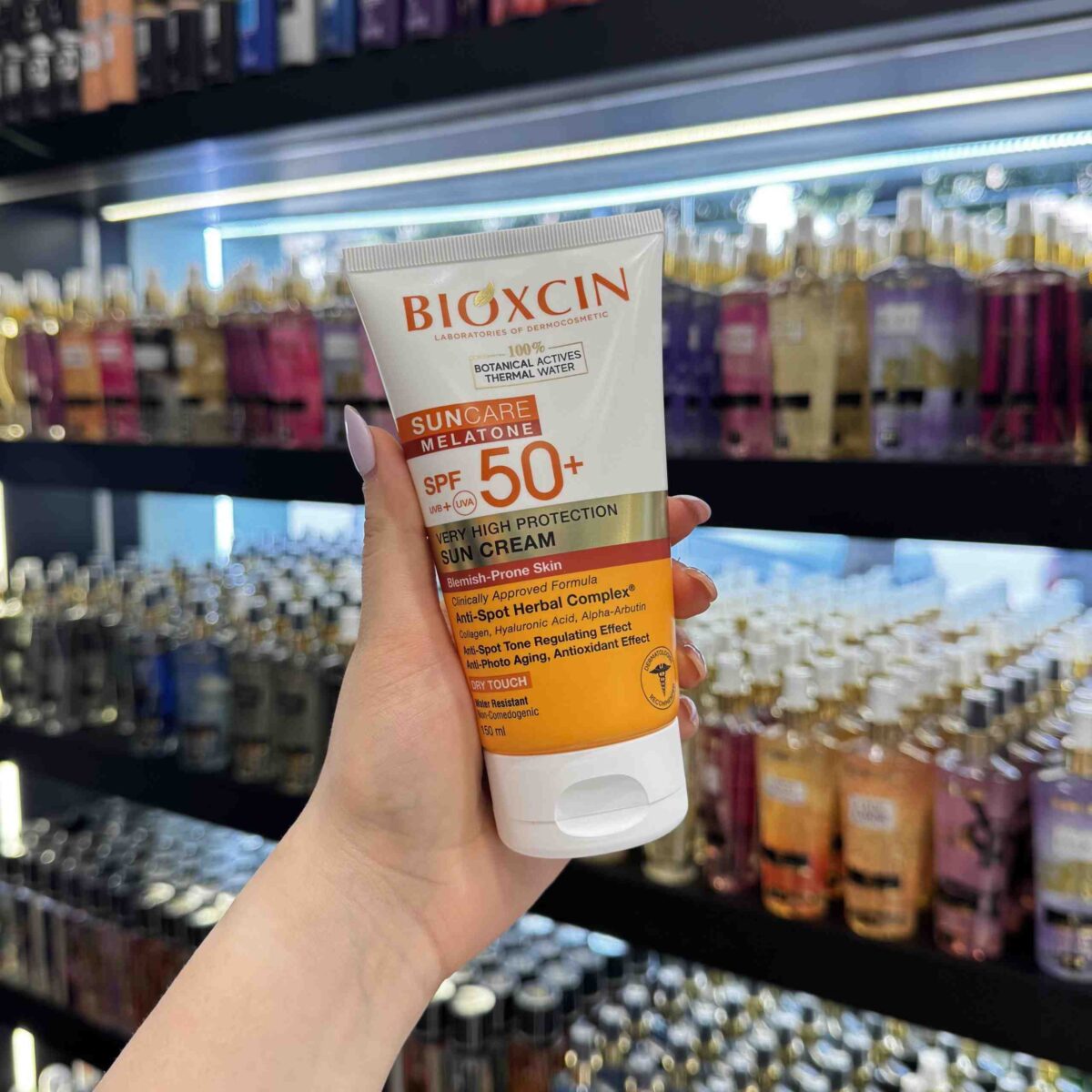 ضد آفتاب بی رنگ spf ۵۰ بیوکسین BIOXCIN میل ۱۵۰ - گالری دلربا