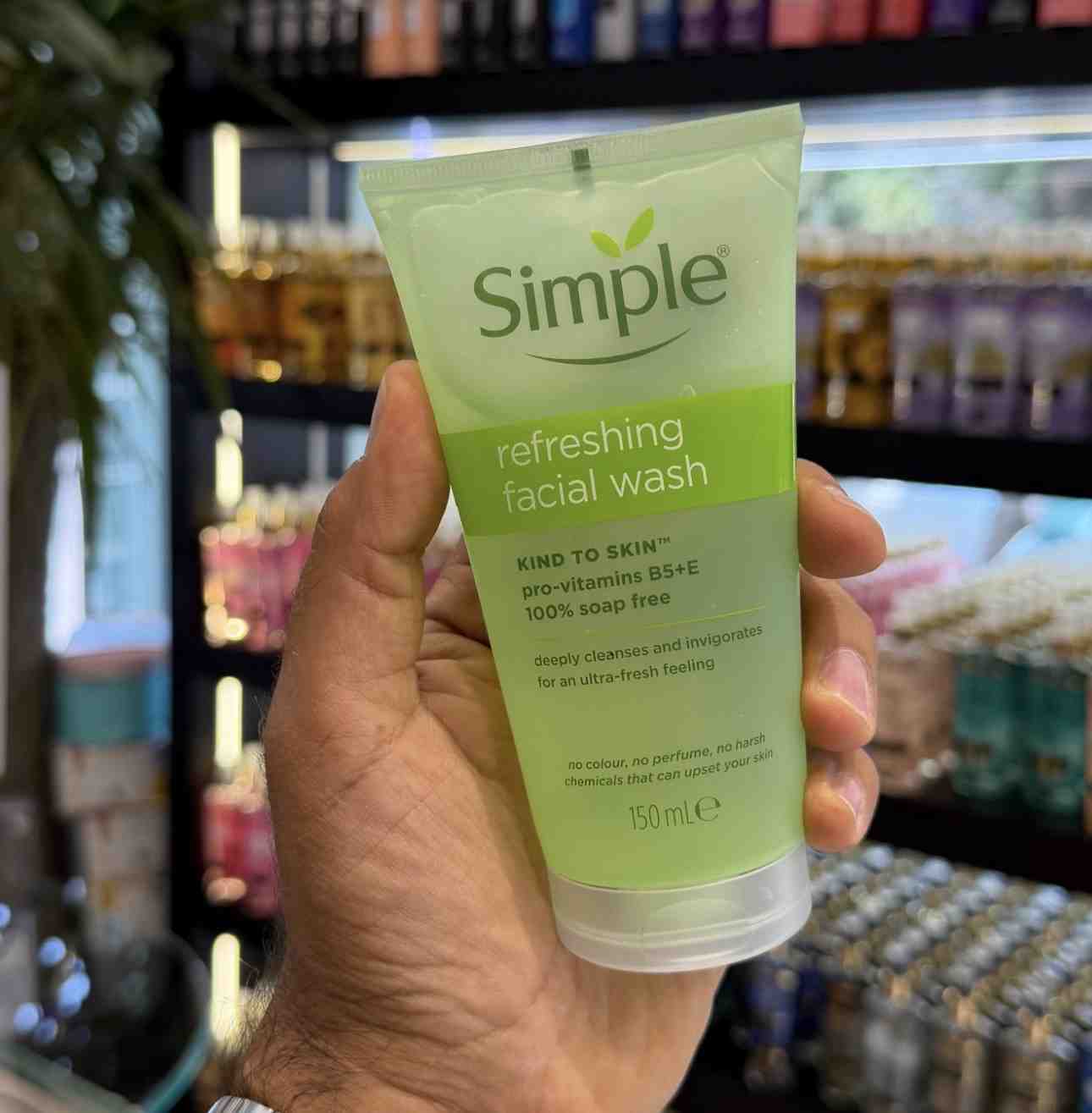 ژل شستشوی رفرشینگ سیمپل پوست چرب Simple - گالری دلربا